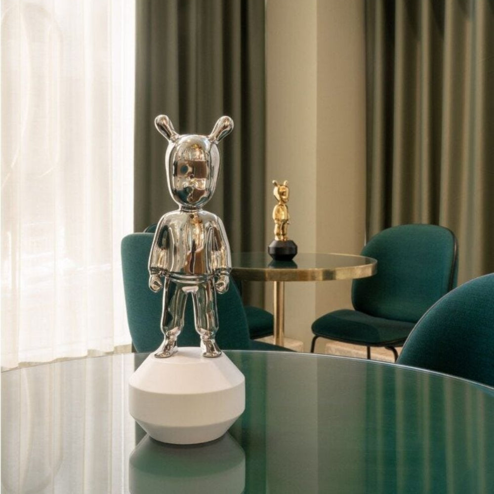 تمثال الضيف الفضي. نموذج صغير.