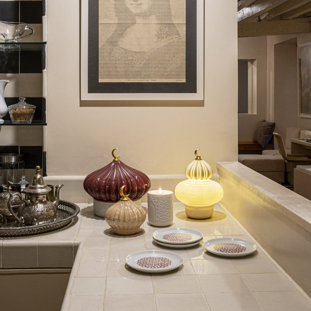 صندوق ليالي مهيبة مع أطباق (عقيق)