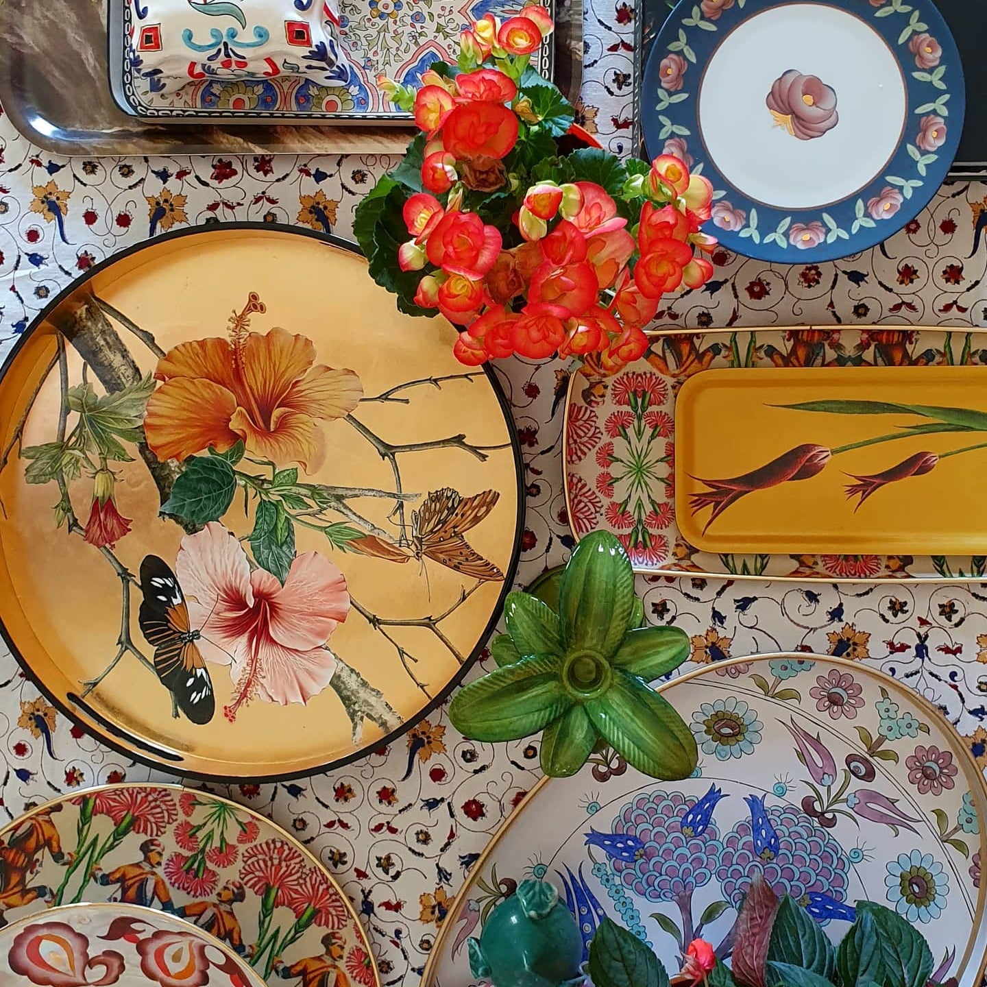 Tropical Floral Lacquered Wooden Tray – 35 cm