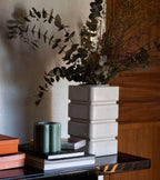 مزهرية سيراميك دونا كريمي أبيض