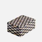 صندوق خشبي فاخر مع تفاصيل القرن