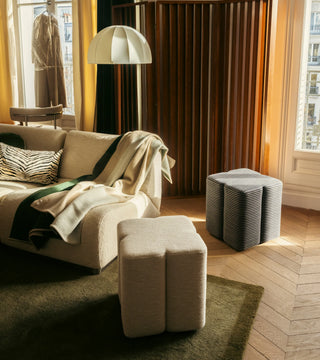 وسادة فيوري من قماش منسوج كريمي