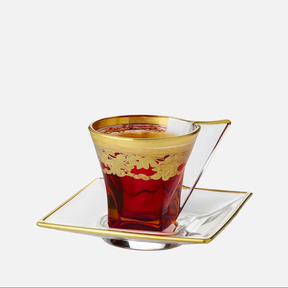 كوب شاي وصحن بألوان فيوجن