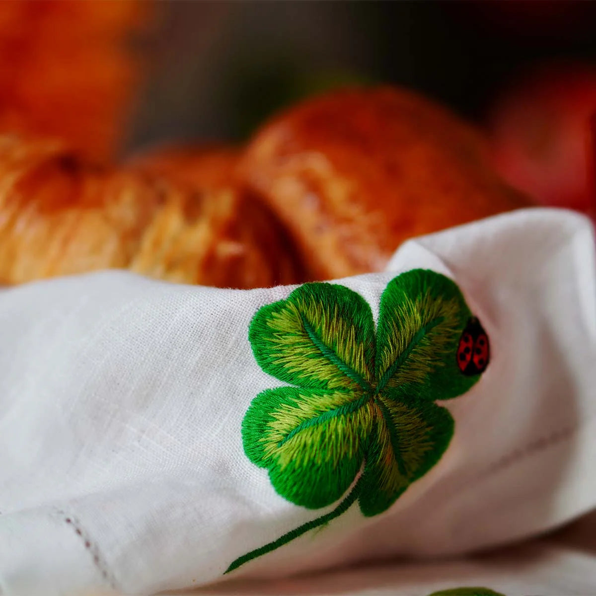 منديل WAWLA Clover - أبيض للاحتفال__x0026__هدية